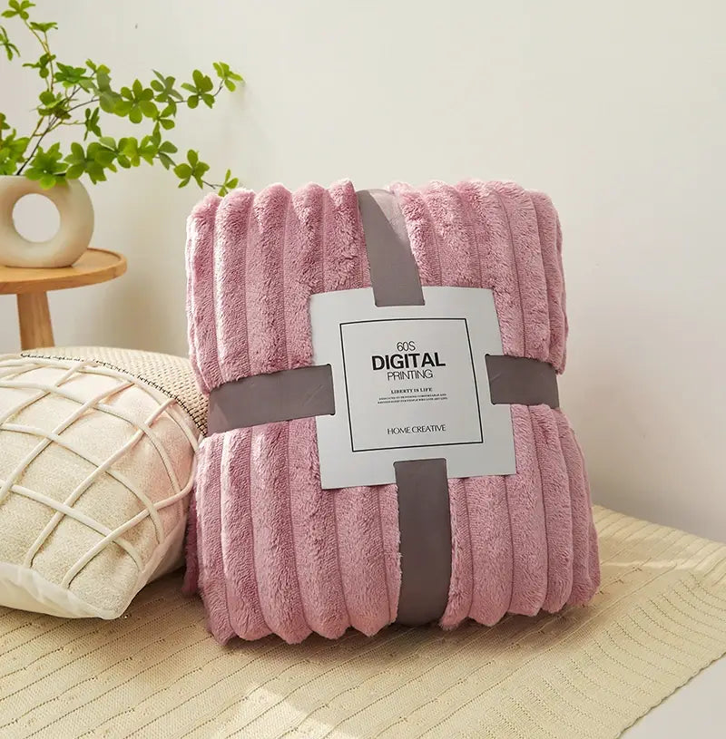 1Pc Fluffy Coral Velvet Blanket Air-Conditioned Flannel Plush Comfortable Thickened and Warm Soft Plush Throw Blanket